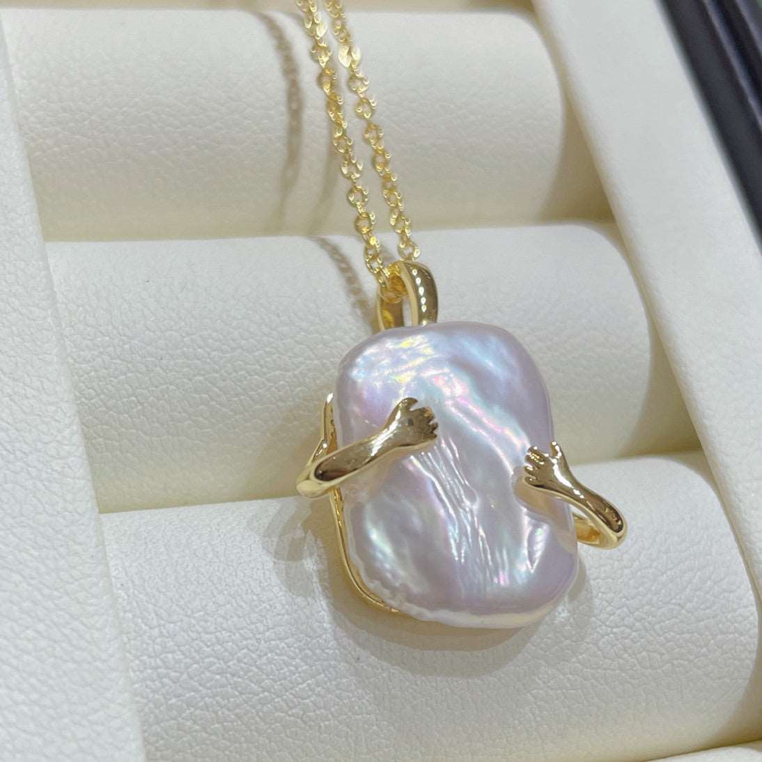 Plated with 14K Gold To Hug You from the Back Square Pearl Necklace