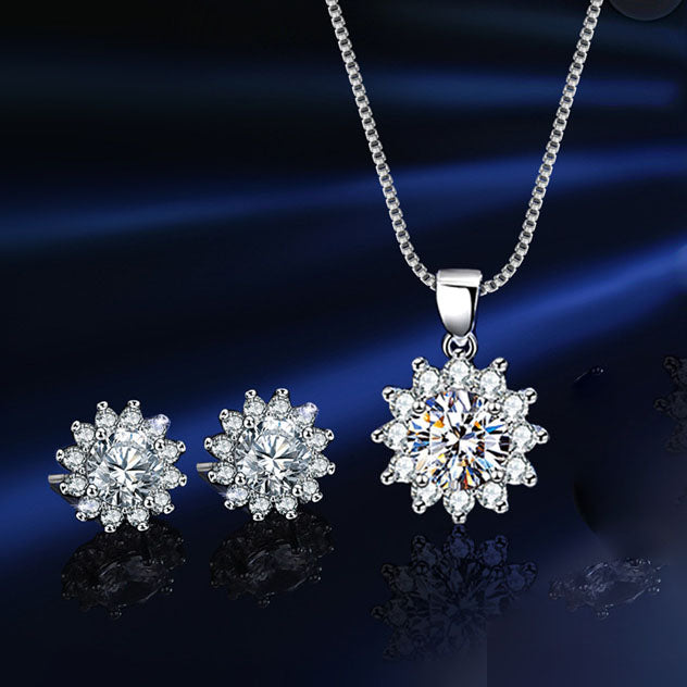 A Set of Shinny Necklace and Earrings Studs S925 Silver Sterling