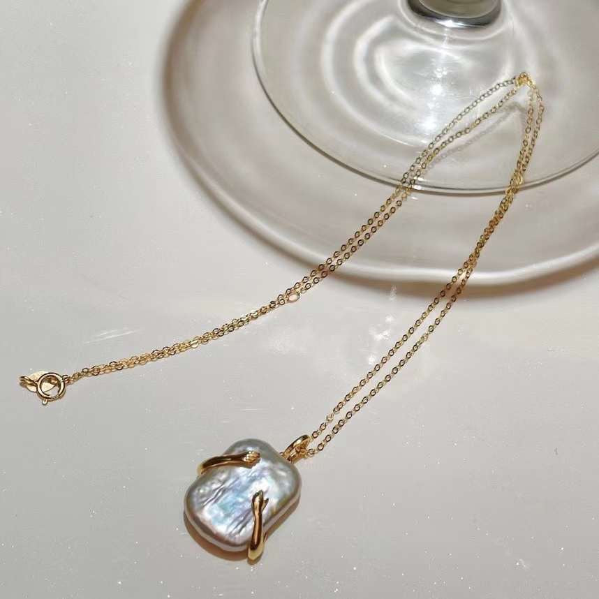 Plated with 14K Gold To Hug You from the Back Square Pearl Necklace